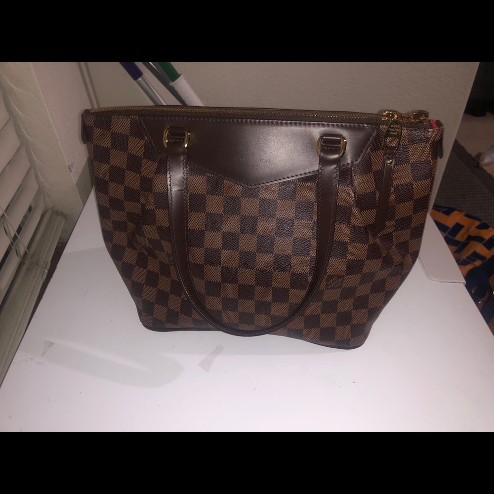 Louis Vuitton - Picture 2 of 6